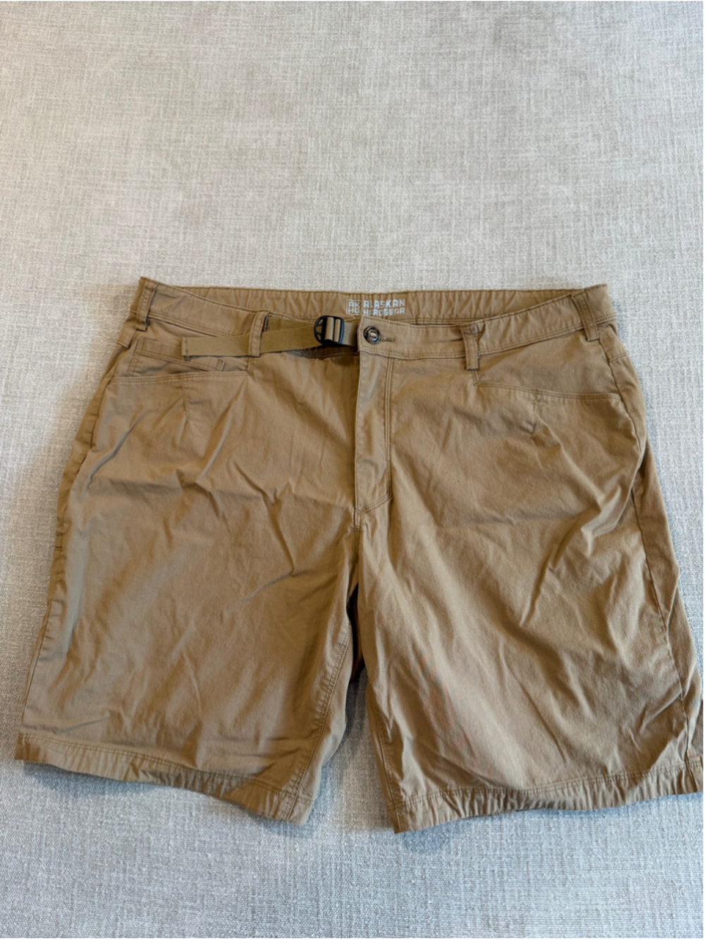 Alaskan hardgear Duluth men’s free rein shorts 10” khaki tan shorts size 44
